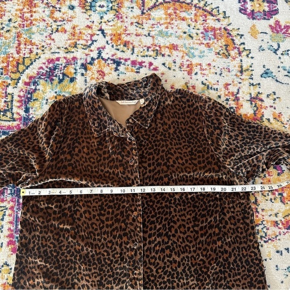 NWOT Soft Surroundings Icon Silk Velvet Poets Shirt in Animal Print Size L - Picture 9 of 10